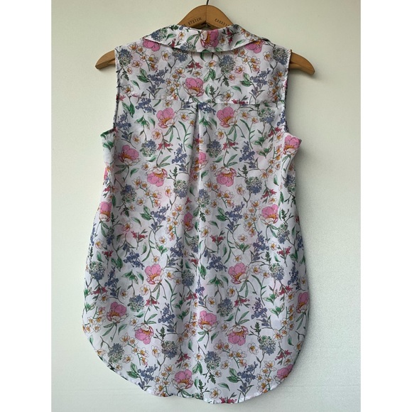 Size 4, H&M, white and floral sleeveless blouse - Picture 4 of 13